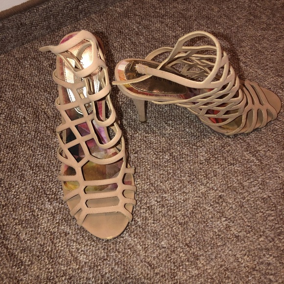 Y - Caged heels - Picture 3 of 3
